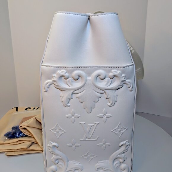 Louis Vuitton White Spring-Summer 2023 Men's Collection Neo Tote - Picture 4 of 16